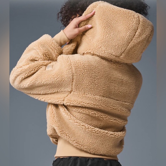 Like New ALO Foxy Sherpa Jacket Large - Picture 6 of 8